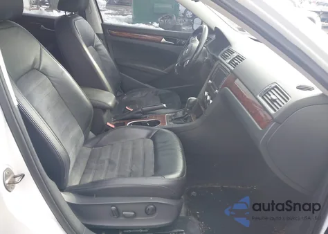 2013 Volkswagen Passat 2.5L Sel Premium z USA, uszkodzony, nr VIN 1VWCP7A34DC141035